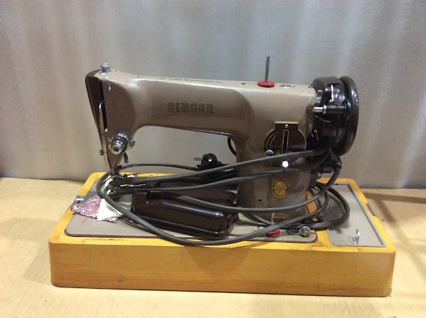 Singer Vintage Sewing Machine
