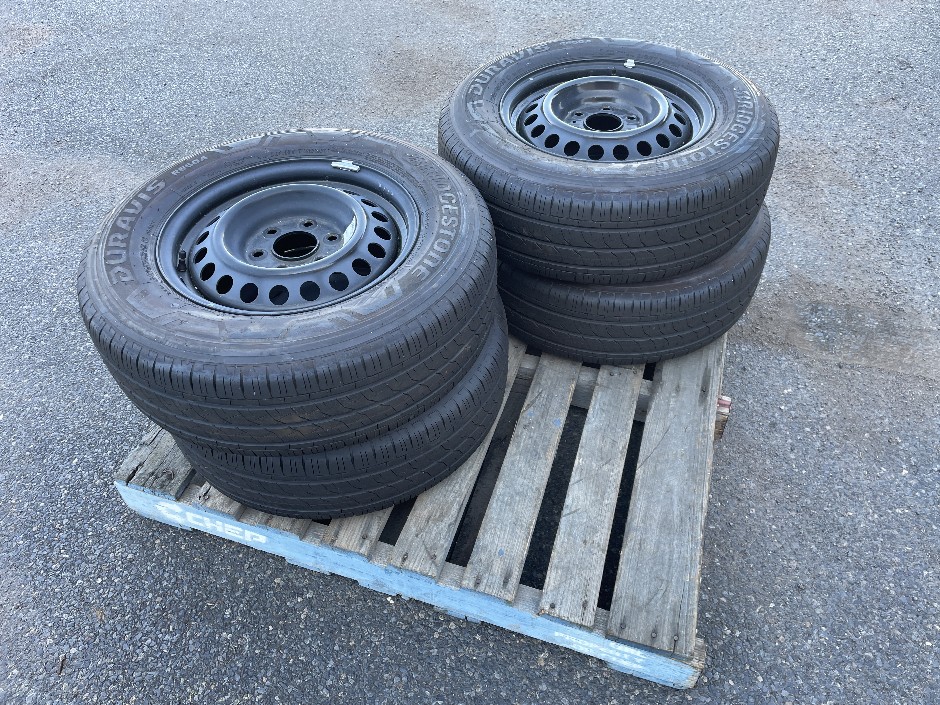 <p>4 x Wheels ex H300 Toyota Commuter</p>