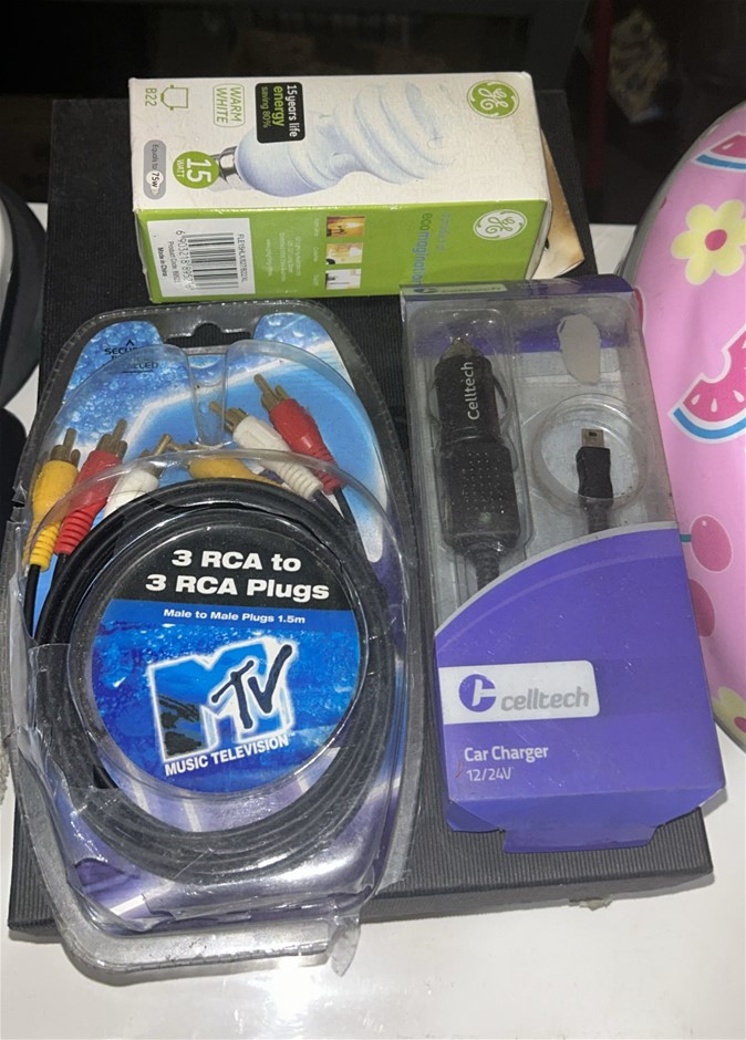 1x 3 RCA 3 RCA Plugs Male 1.5m 1x Celltech Charger 24V 1x 15 Watt Lightbulb
