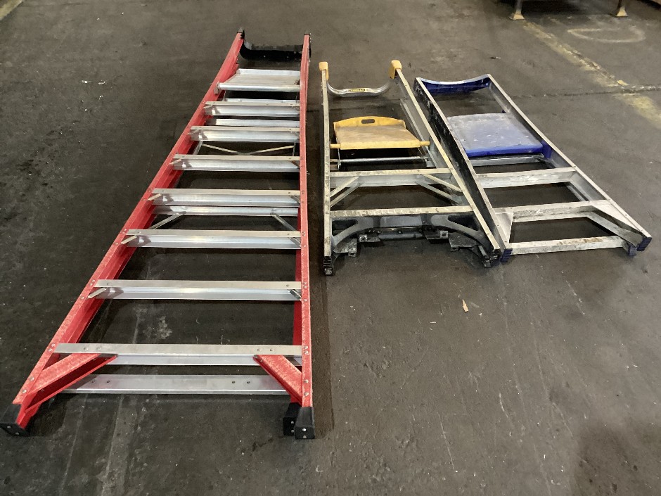 <p>3 x Platform Ladders</p>