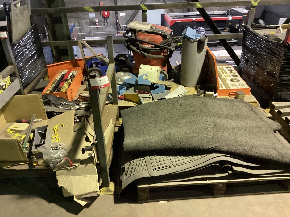 <p>Quantity of Hand and Power Tools</p>