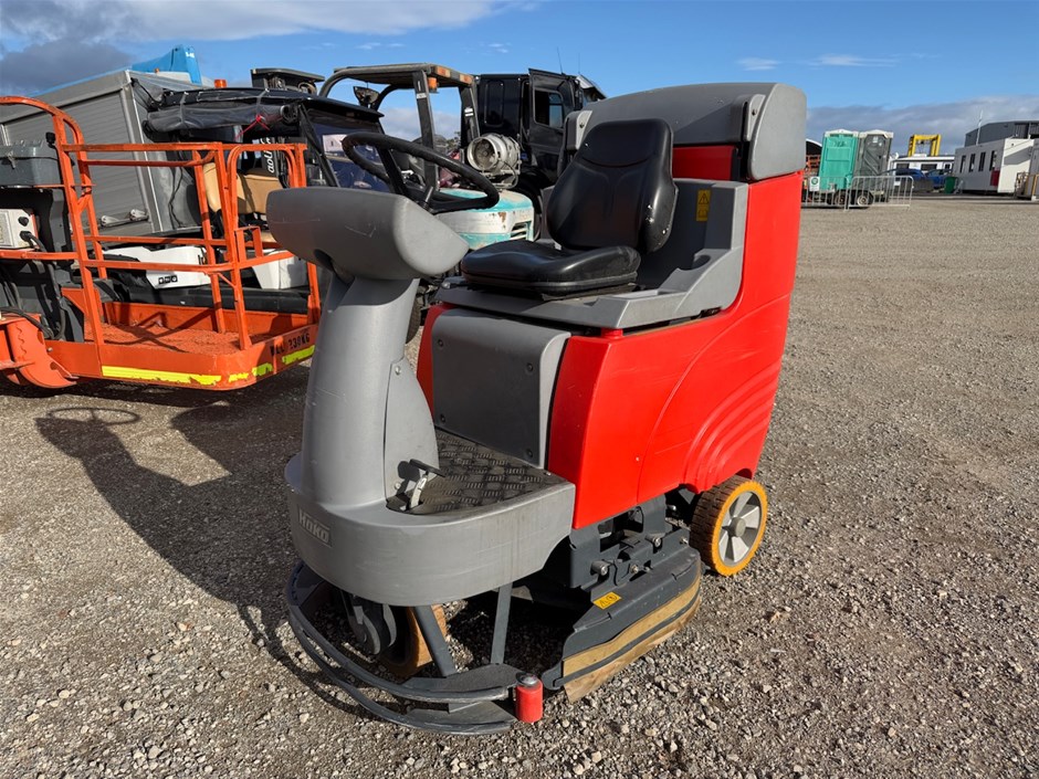 <p>Hakomatic Ride On Scrubber</p>