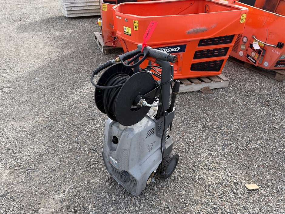 <p>Comet Pressure Washer</p>
