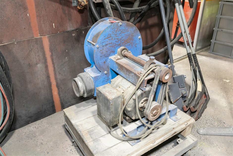 <B>Extraction Fan on Mobile Base</B>