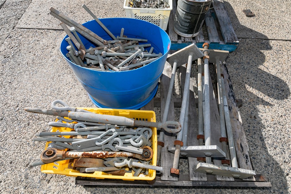 <B>Galvanise Fasteners & Brackets</B>