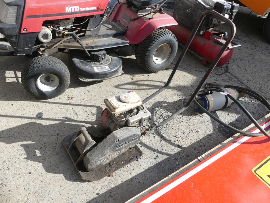 <B>Wacker Plate Compactor (Petrol Powered)</B>