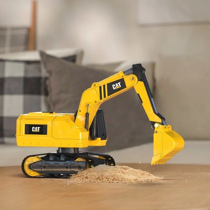 0296-5062744 · CAT Massive Mover RC Steel Excavator. N.B: Damaged packaging & condition un