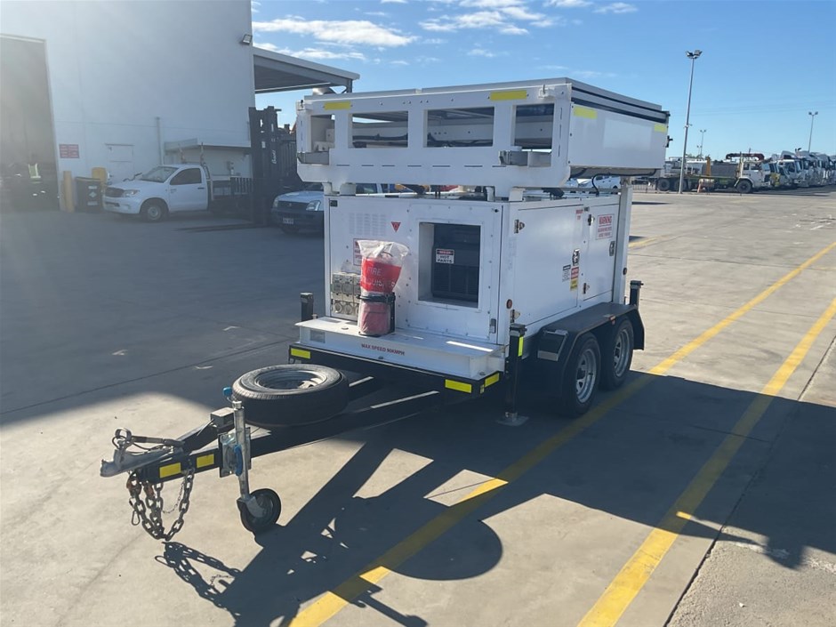 <p>2019 3 KW DC24V Hybrid Solar Trailer Tandem Box Trailer</p>