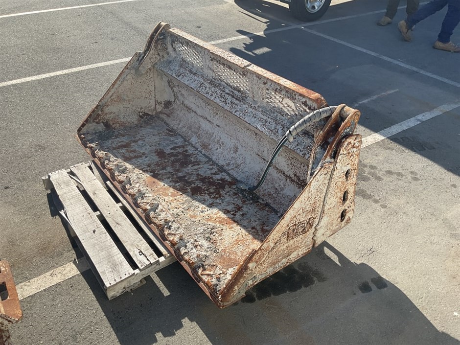 Norm Skid Steer Bucket Attachment
