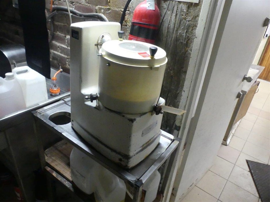 <B>ROBOT COUPE R6 Food Slicer</B>