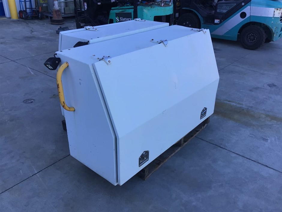 2x Gull Wing Toolboxes