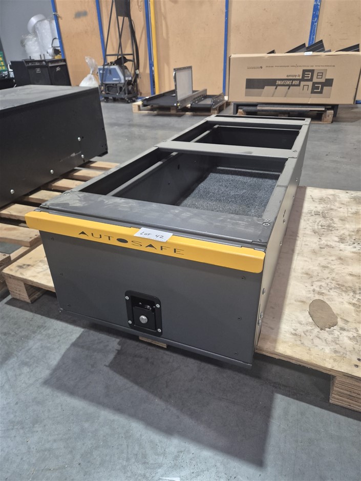 Tradies Draw 530W x 320H x 1400Deep