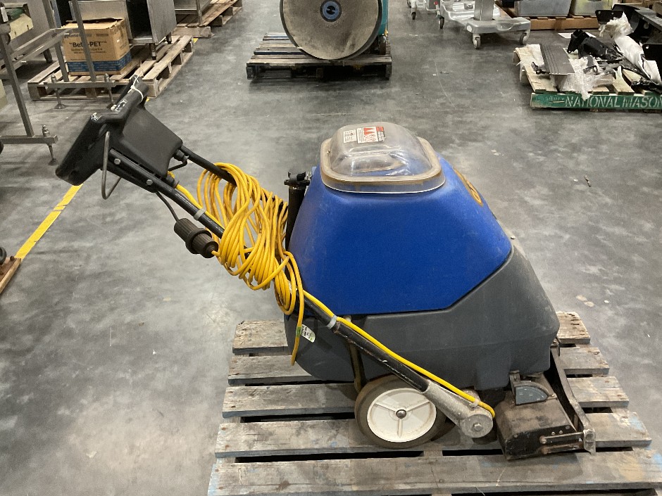 <p>Windsor Clipper CLP12I Commercial Carpet Extractor/Cleaner</p>