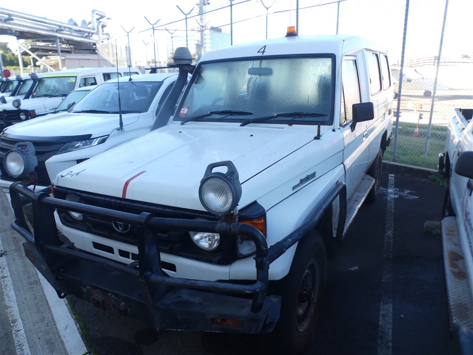 2004 Toyota Landcruiser Troop Carrier 4WD Manual - 5 Speed Troop Carrier