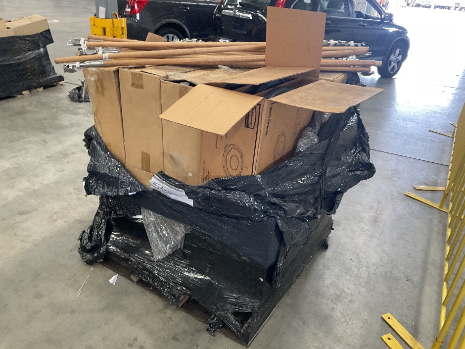 Pallet of Assorted Trays, Lids and Sticks