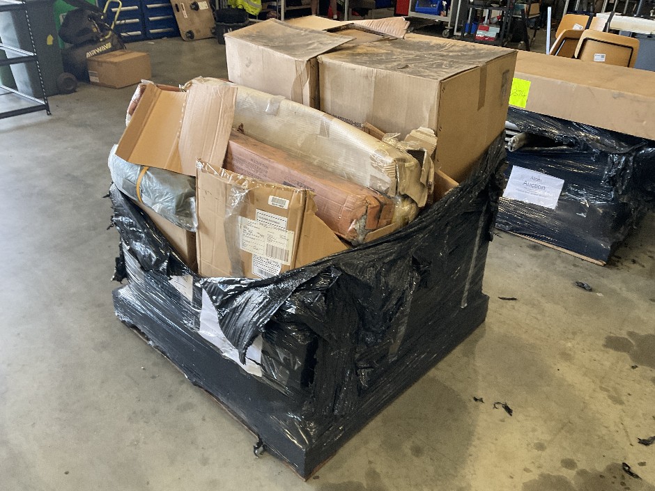<p>Pallet of Barbed Wire Fencing, Filters and Covers</p>