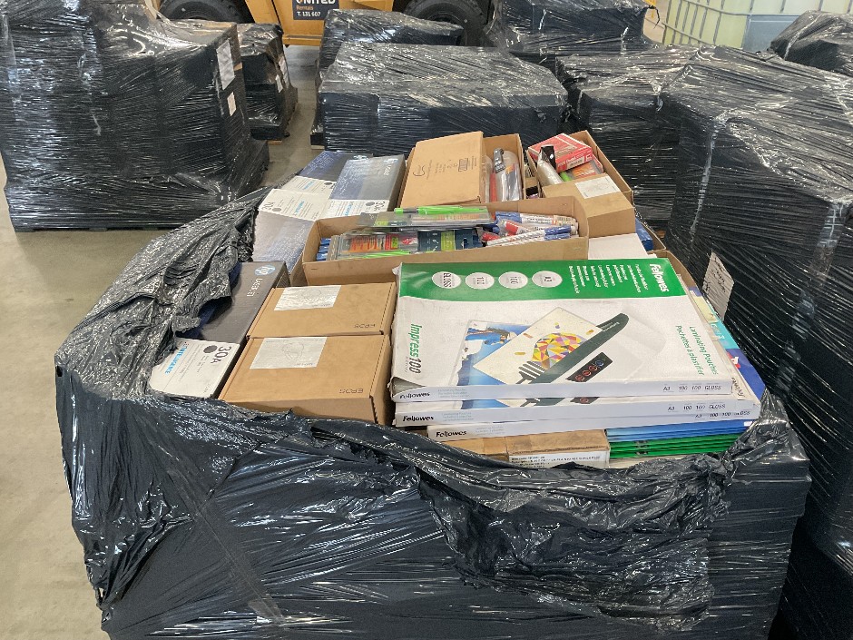 <p>Mixed pallet of general goods</p>