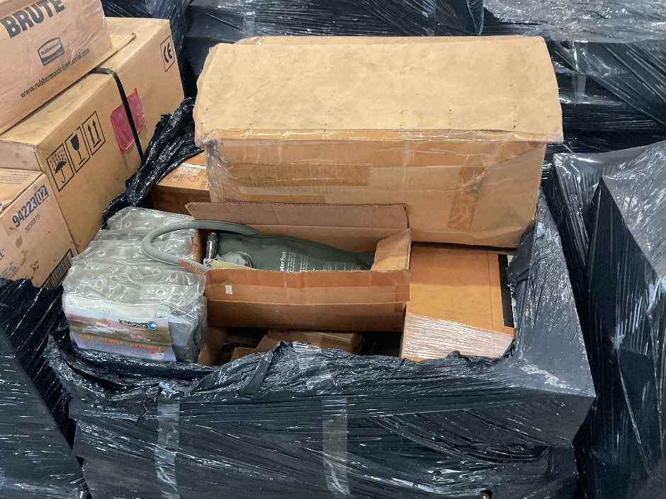 <p>mixed pallet of general goods assortment</p>