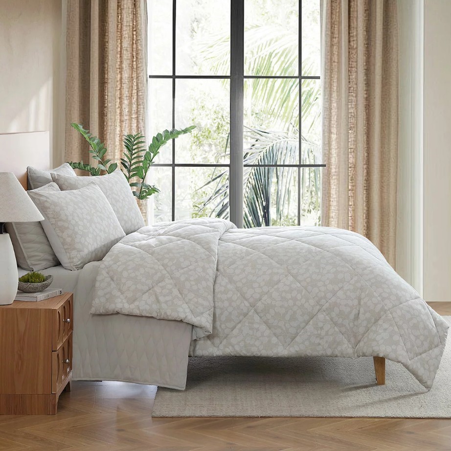 JENNIFER ADAMS Comforter Set 6-Piece Set, King, Avery Beige.