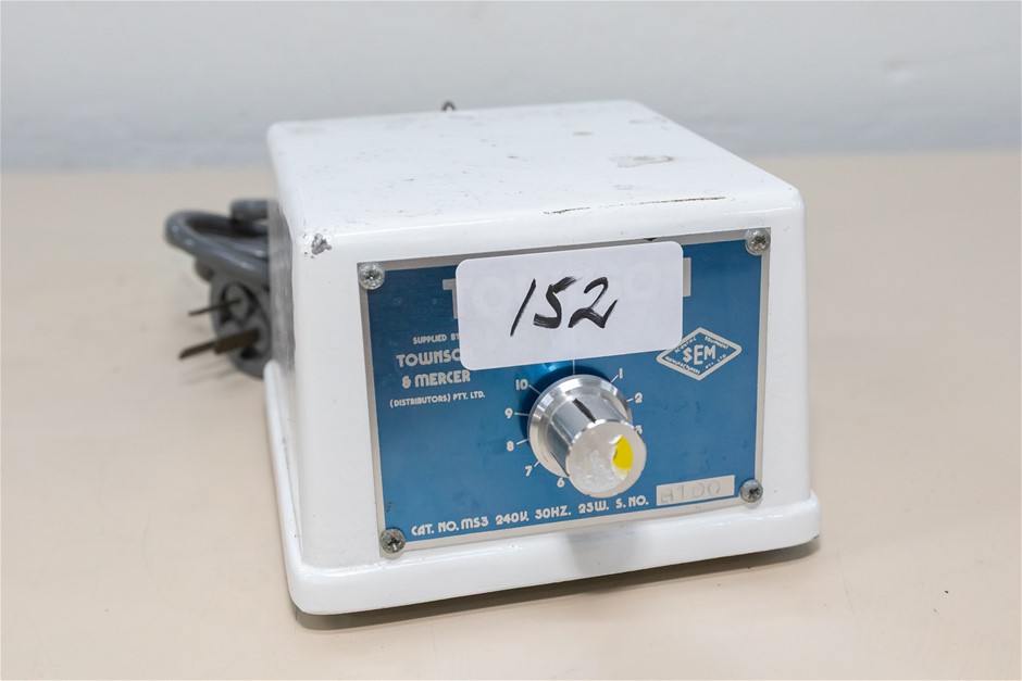 Magnetic Stirrer Variable Speed with 110 x 110mm Pate
