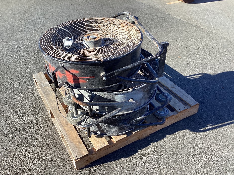 <p>3 x 600mm Detroit Industrial Fans</p>