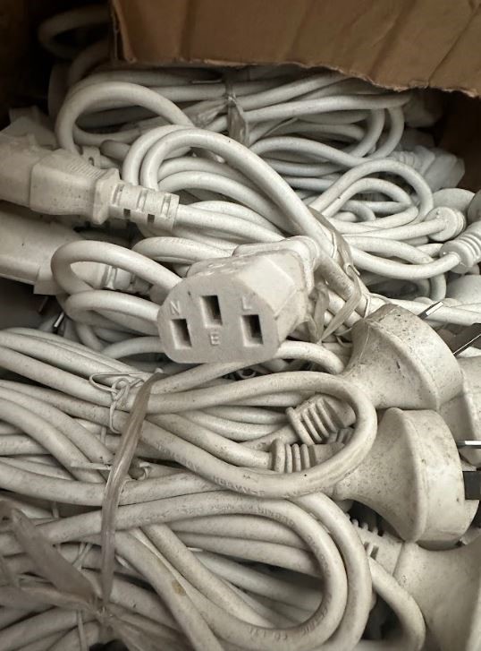 CLOSING DOWN SALE: Large quanitty of Computer Power Cable