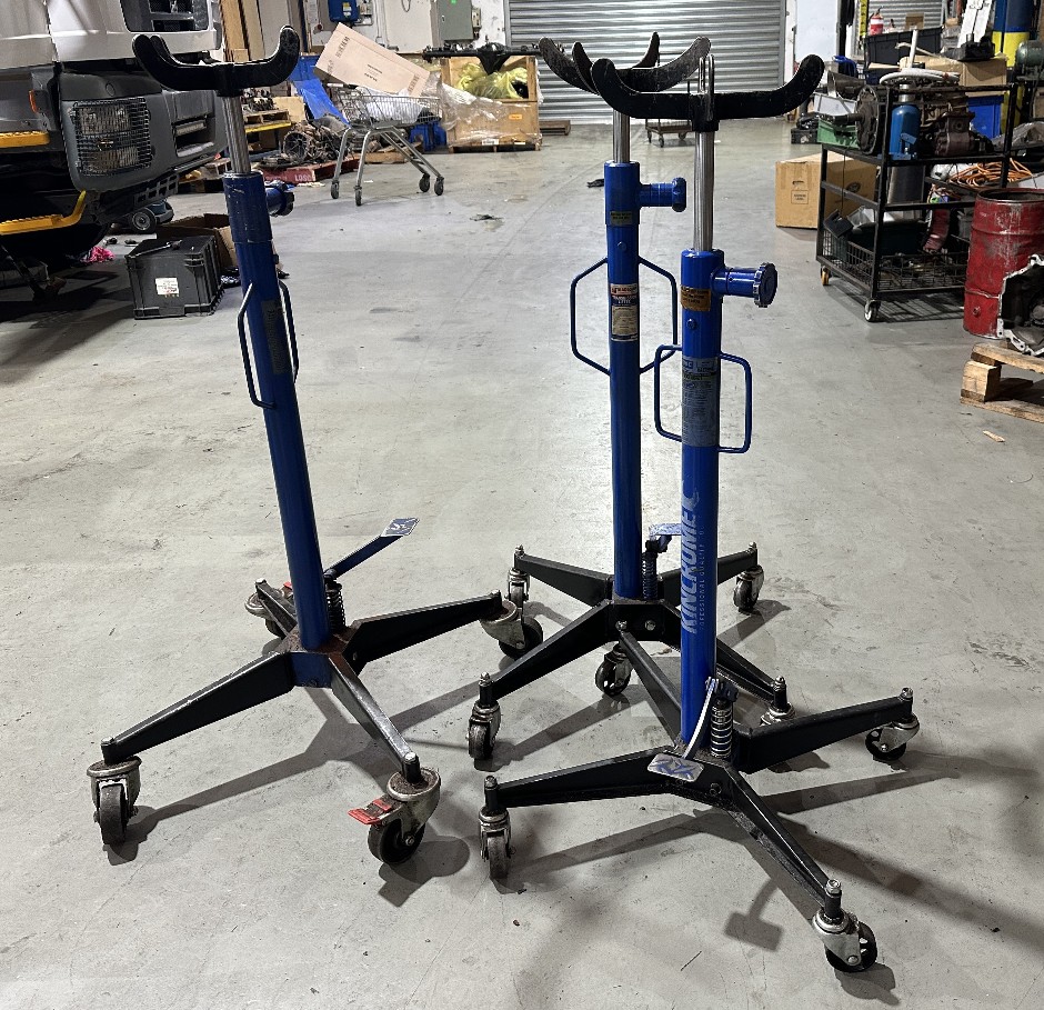<p>Transmission Jacks x 3</p>