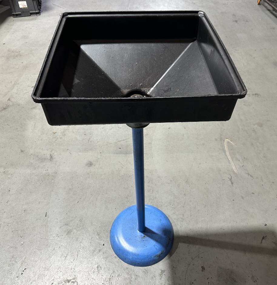<p>Telescopic Waste Oil Dainer</p>