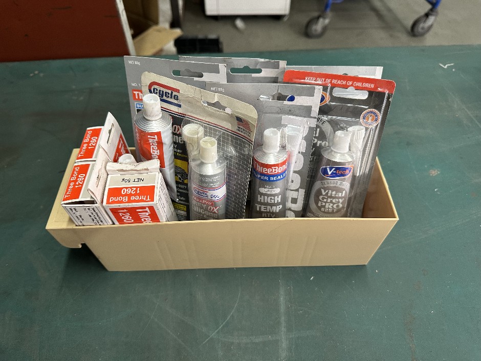 Tub of High Temp Silicone Brand Three Bond & Cyclo