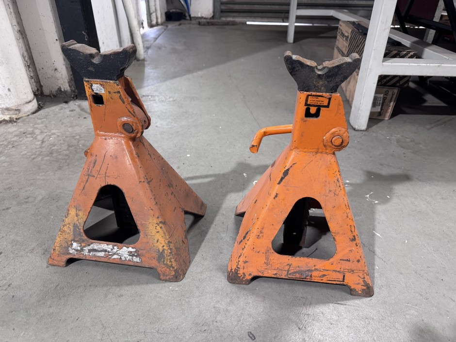 <p>Pair of Car USED Jack Stands</p>