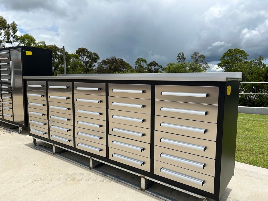 30 Drawer Stainless Steel Work Bench(Low Type)(Unused)