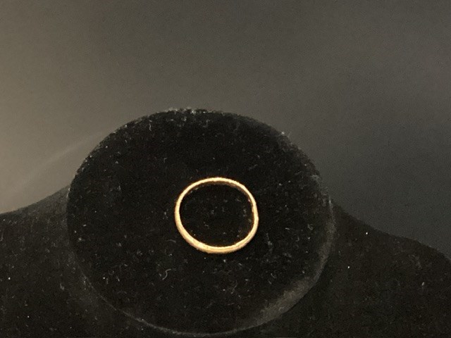 <p>1 X Stamped 18ct Yellow Gold, Apex, Band Ring</p>