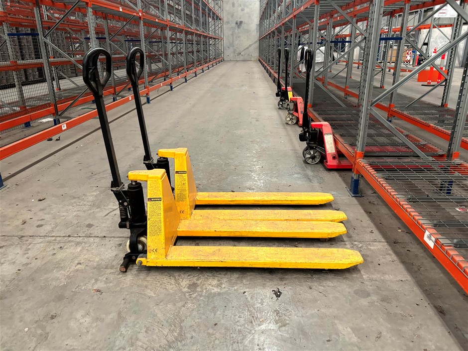 <b>Pallet Jack</b>