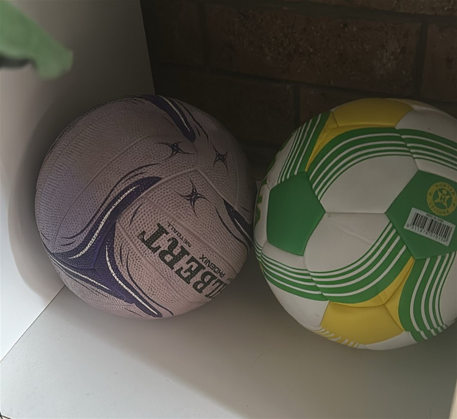 2x Sport Balls