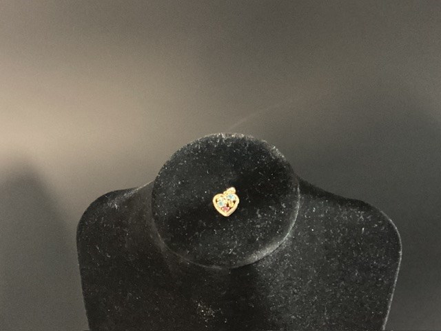 <p>1 X Stamped 9ct Yellow Gold, Coloured Gem Set Heart Pendant</p>