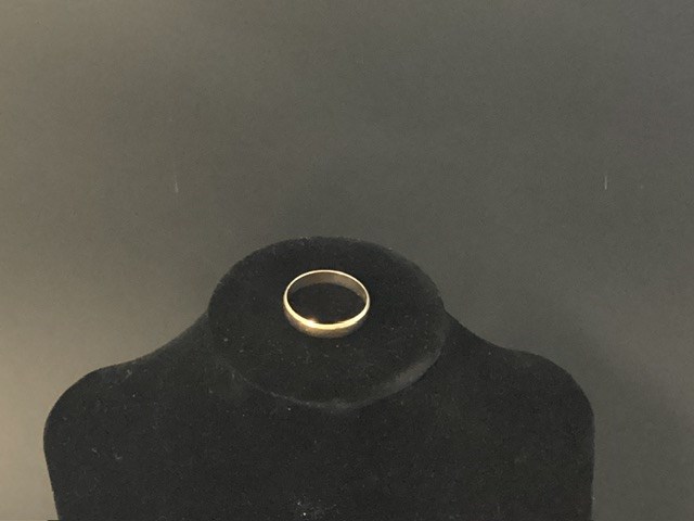 <p>1 X Stamped 9ct Yellow Gold, Band Ring</p>