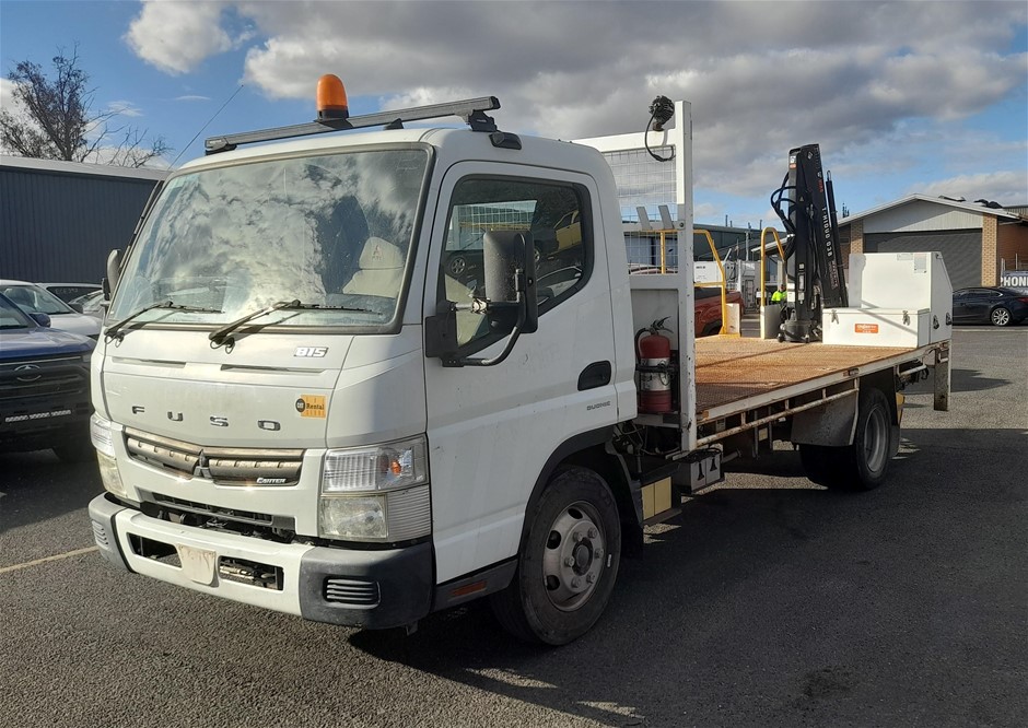 <p>2015 MITSUBISHI CANTER 4 x 2 Crane Truck</p>