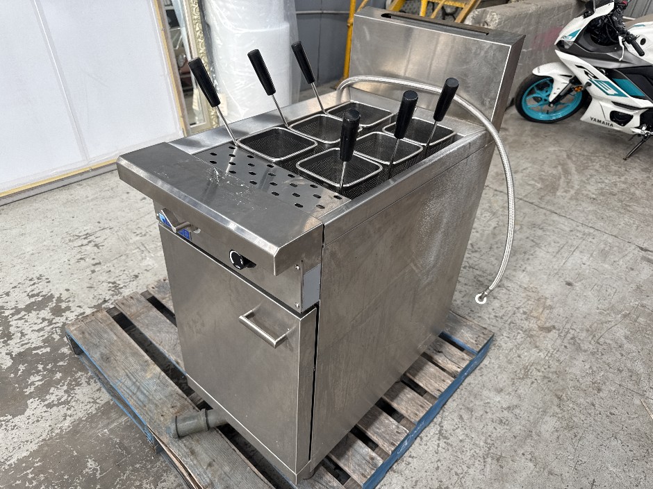 <p>Luus Stainless Steel Freestanding Gas noodle cooker</p>
