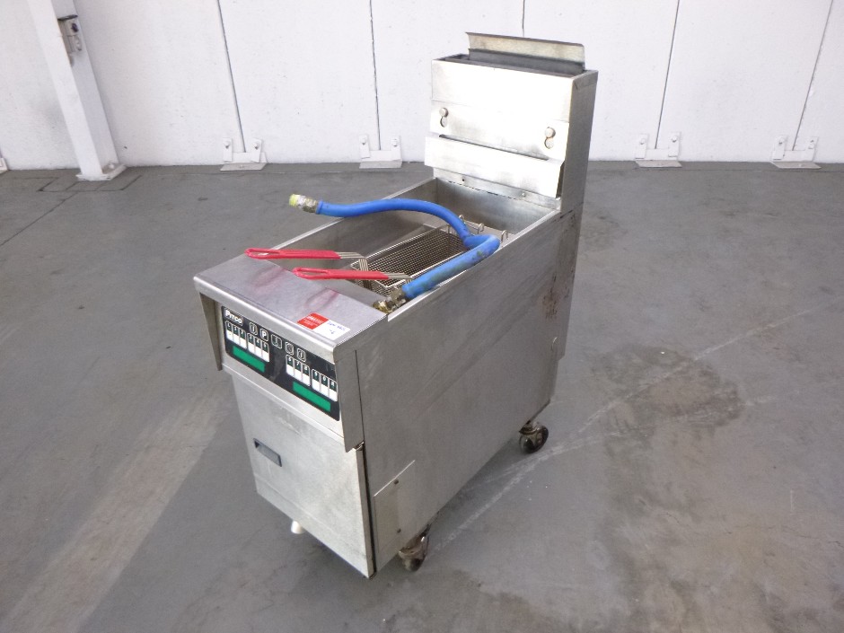 <p>Pitco Mobile Stainless Steel Freestanding Gas Single Pan Fryer</p>
