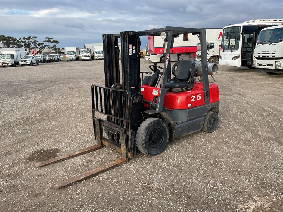 TCM FHG26N5 Counterbalance Forklift