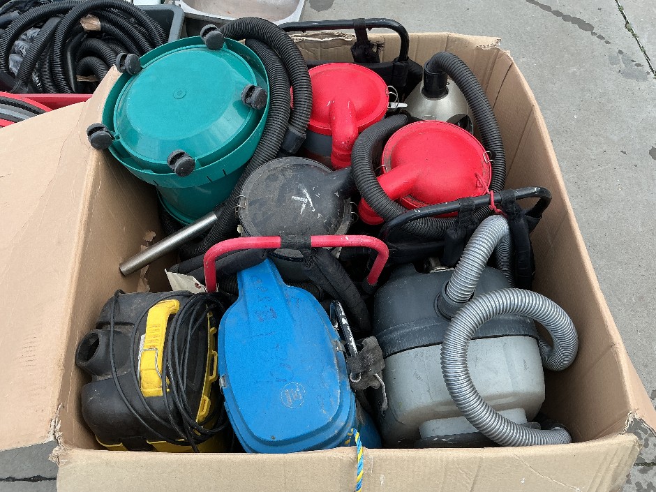 <p>1 x Pallet Assorted Vacuums</p>