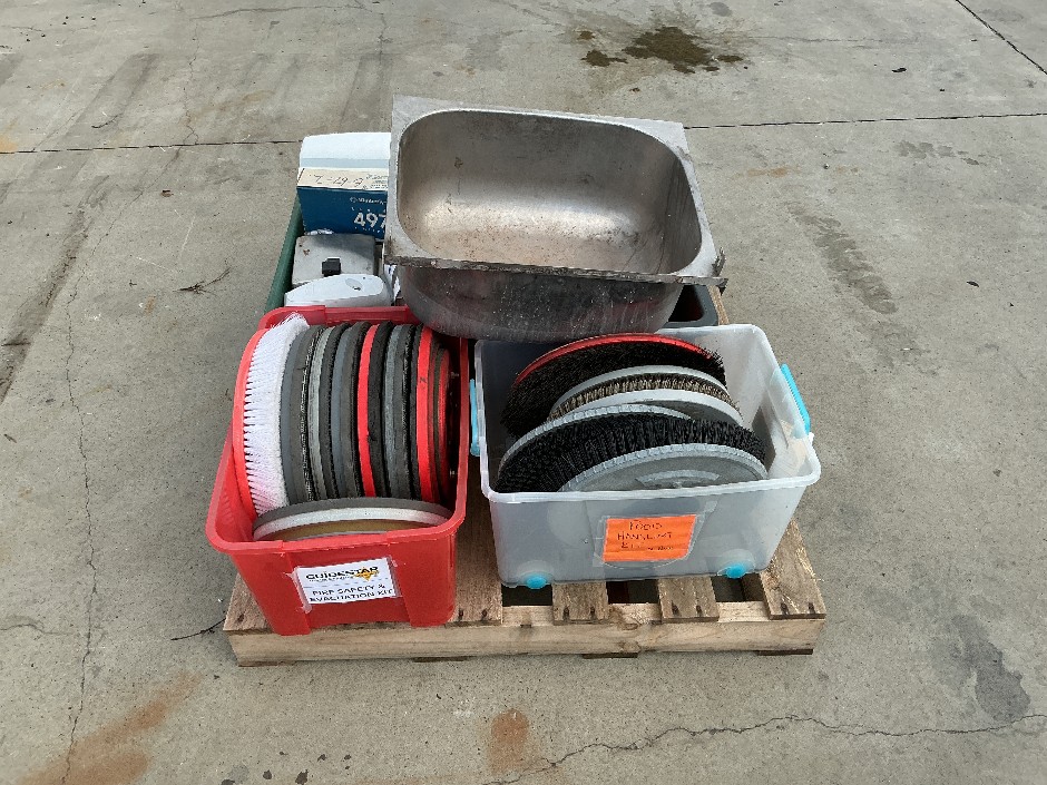 <p>1 x Pallet Assorted Scrubbers,Hoses,Sink</p>