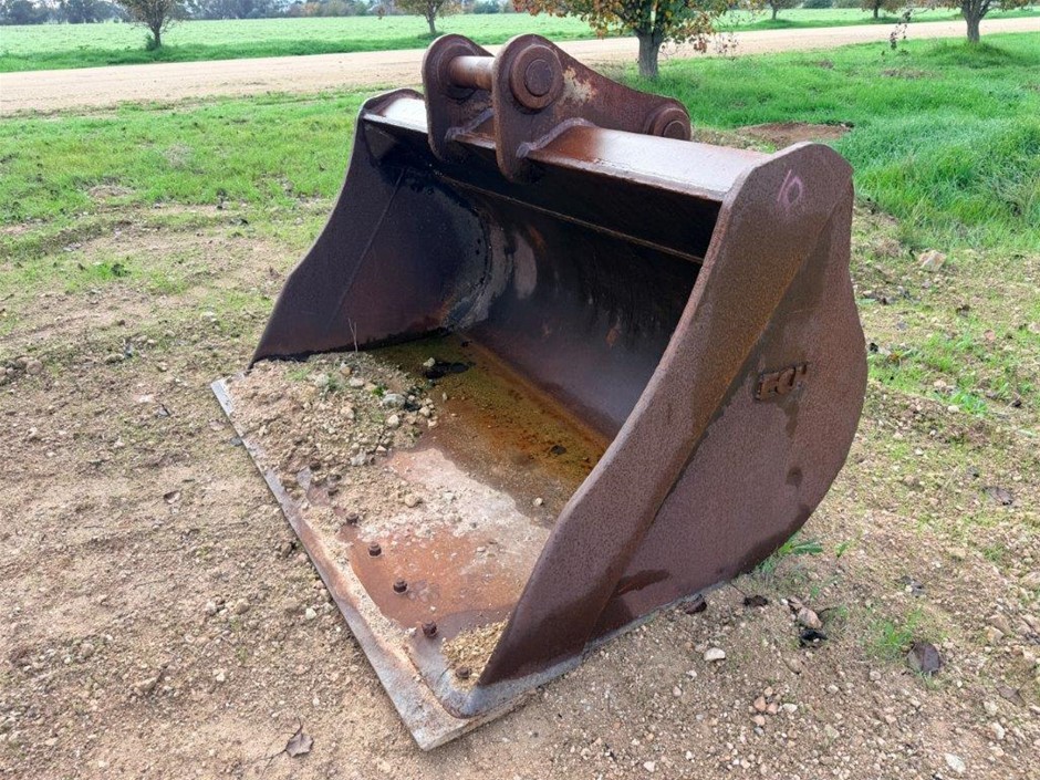 Mud Bucket Attachment