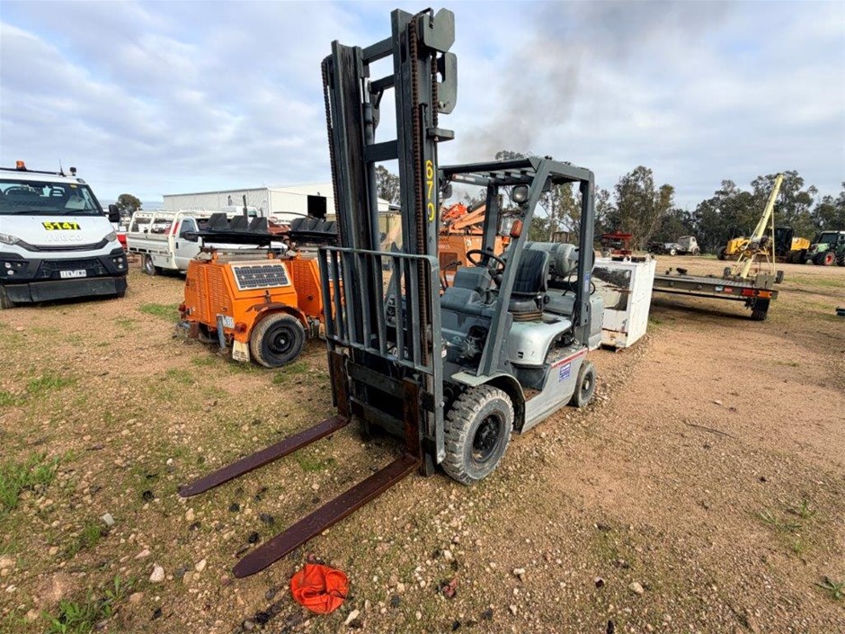 Nissan PL02A250 4 Wheel Counterbalance Forklift