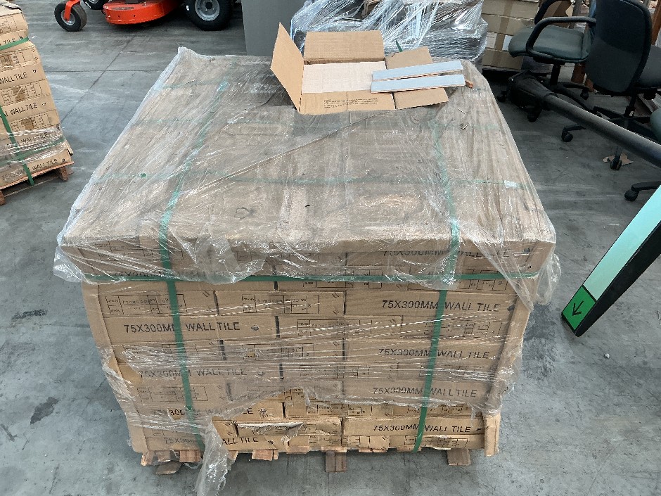 1 x Pallet Off White Tiles