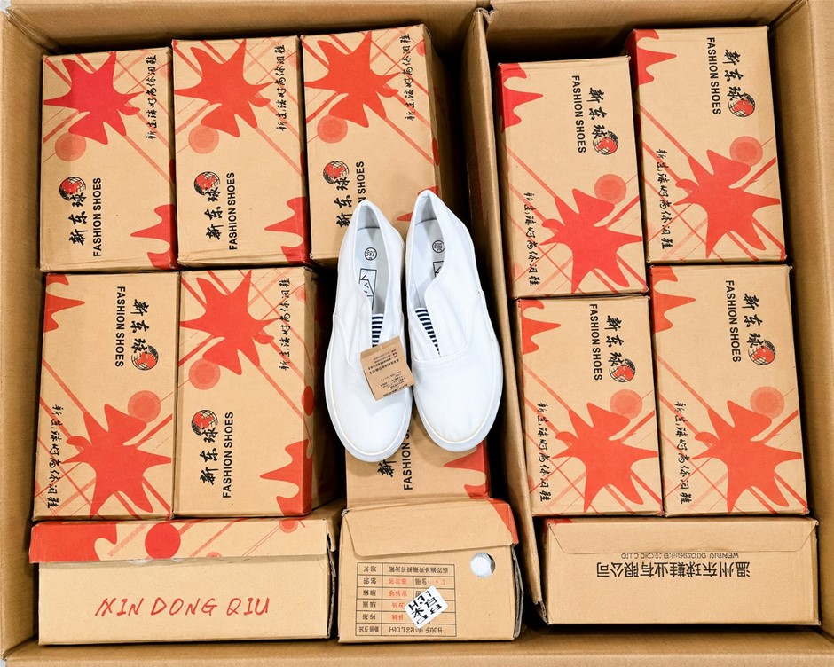 Approx. 27 Pairs x Unisex White Canvas Slip-On Shoes – Assorted Sizes 35–38