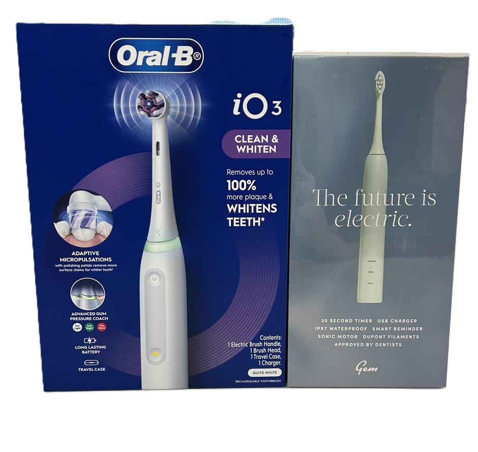 ORAL-B iO3 Clean & White Electric Toothbrush Set Bundle