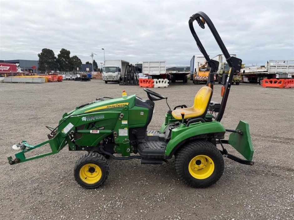 0001-3036903 · John Deere 1023E Tractor