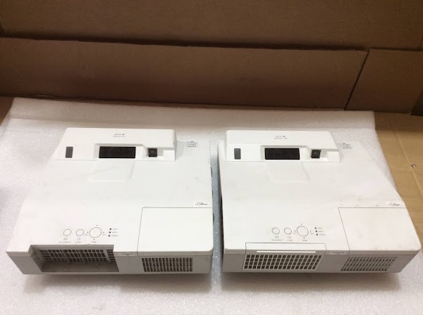 0029-2584423 · Maxell MC-TW3006&Hitachi CP-TW3005 3LCD Projector (Lot of 2)