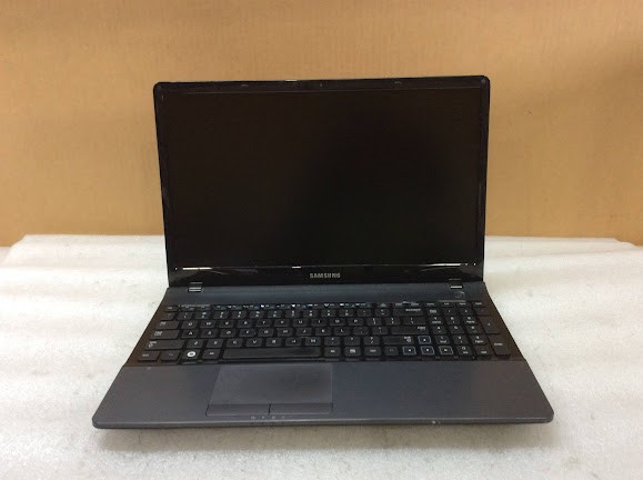 SAMSUNG NP300E5A Laptop i5-2450M 4GBRAM/750GB Black